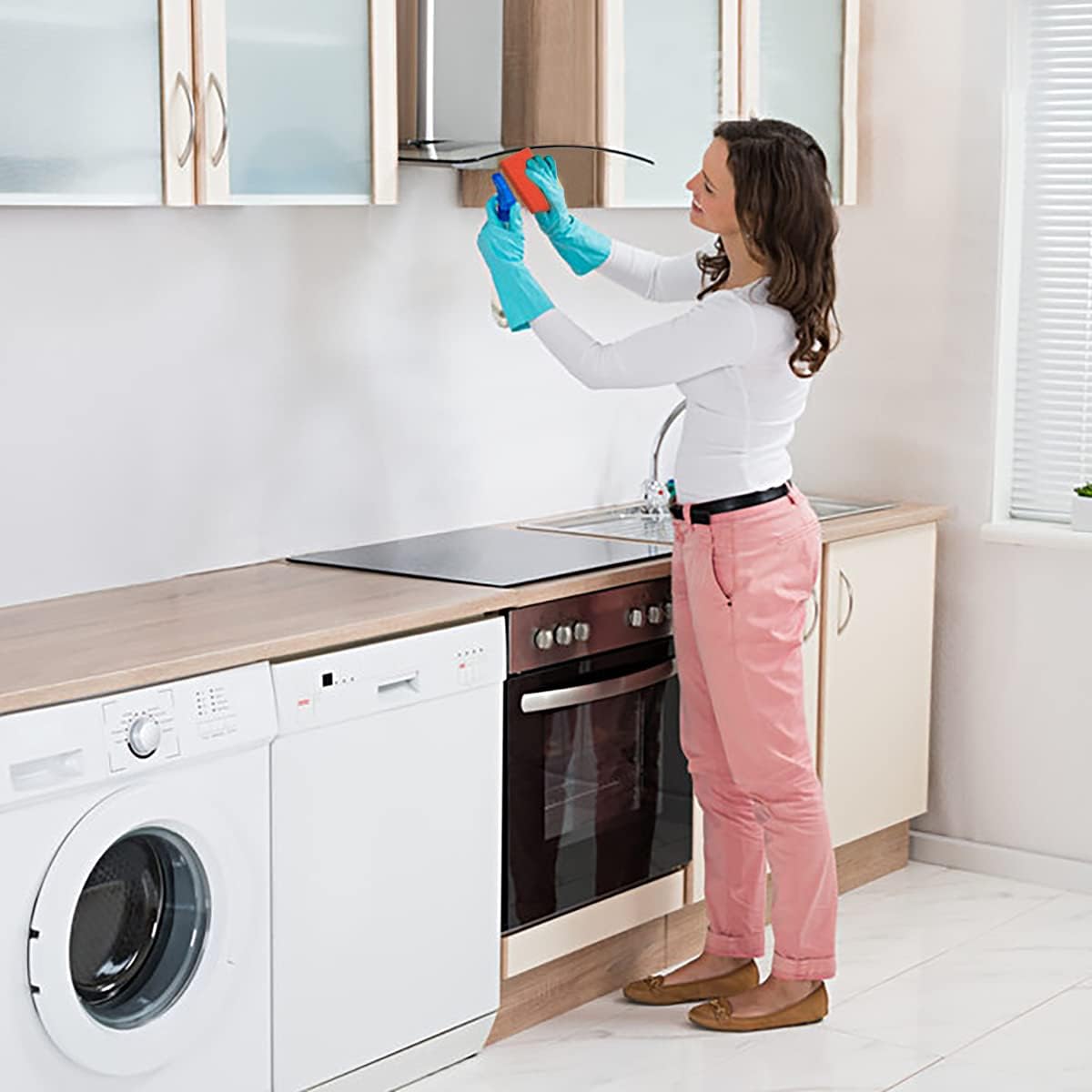 Griddle Cleaning Pads for Blackstone Flat Top, Non-Scratch Grill Scrub Pads, Bathroom Scrubbing Pads, Pool Scrub Brush, Shower Tile (22 Pads + Handle) (24 Pads)