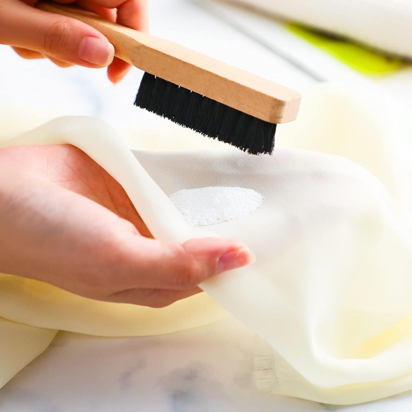 3 Pcs Laundry Stain Brush Soft Bristle Brush Velvet Furniture with Wooden Handle Stain Tool for Household Cleaning Carpet Furniture Laundry Supplies