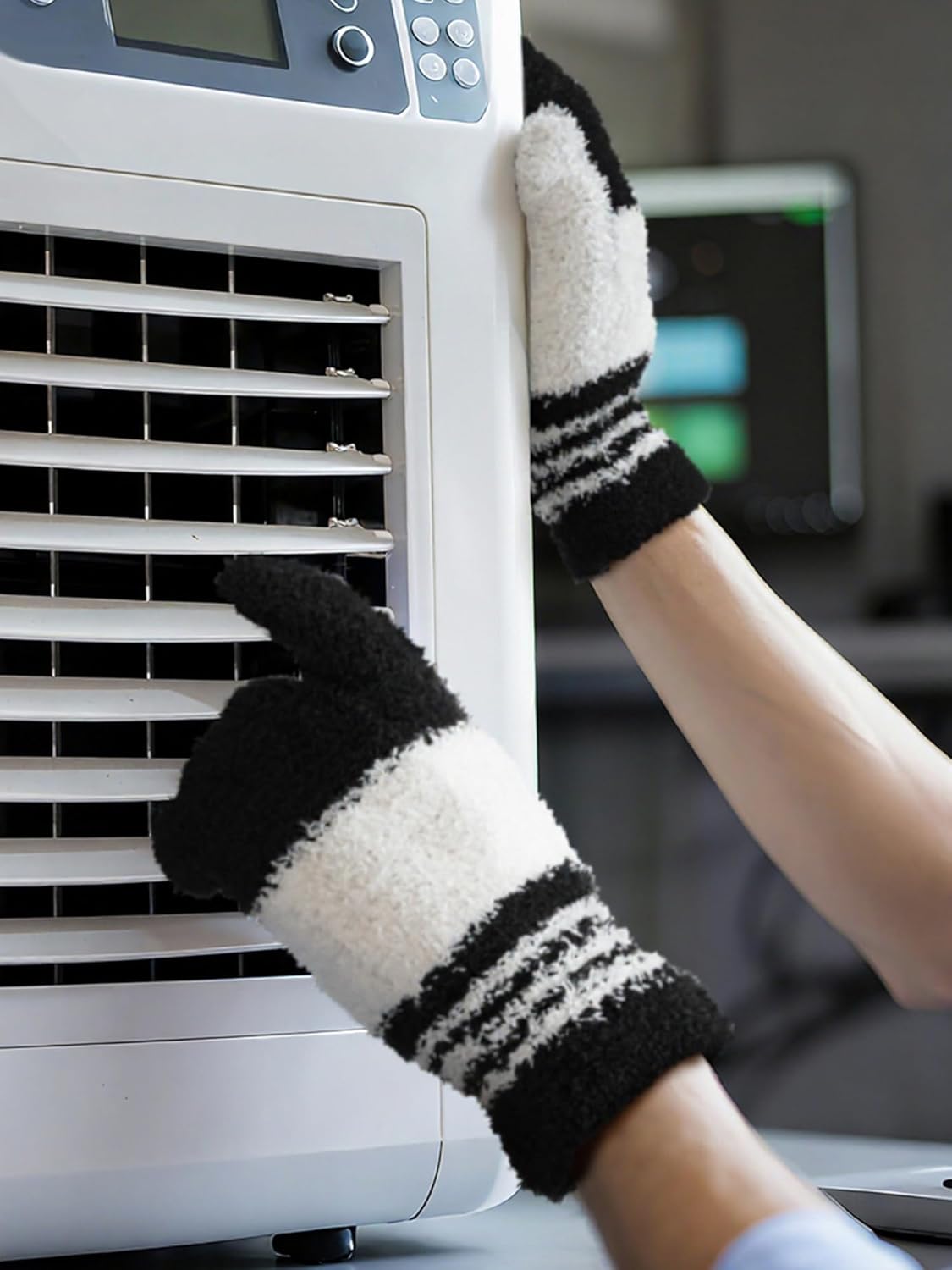 Patelai 3 Pairs Microfiber Plant Dusting Gloves Leaf Cleaning Gloves for Indoor Plants, Blinds, Furniture, House(Medium,Black, Dark Blue, Gray)