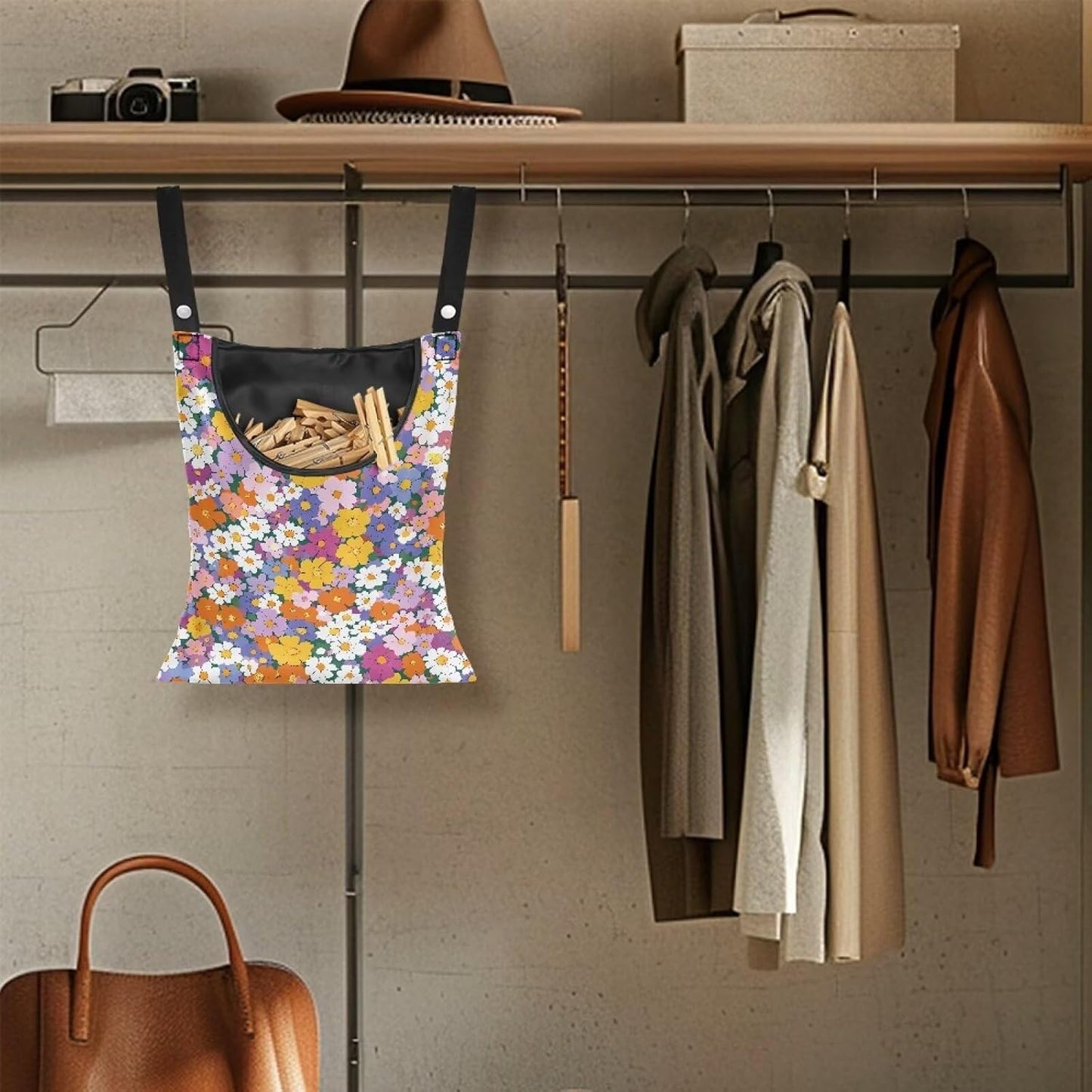 2 Pcs Pin Bag, Hippie Flower Print Hanging Bag with Large Opening Washable Clothes Pin Hanging Bag Easy to Use Storage Clothes Pins & Wooden Clothespins for Outdoor