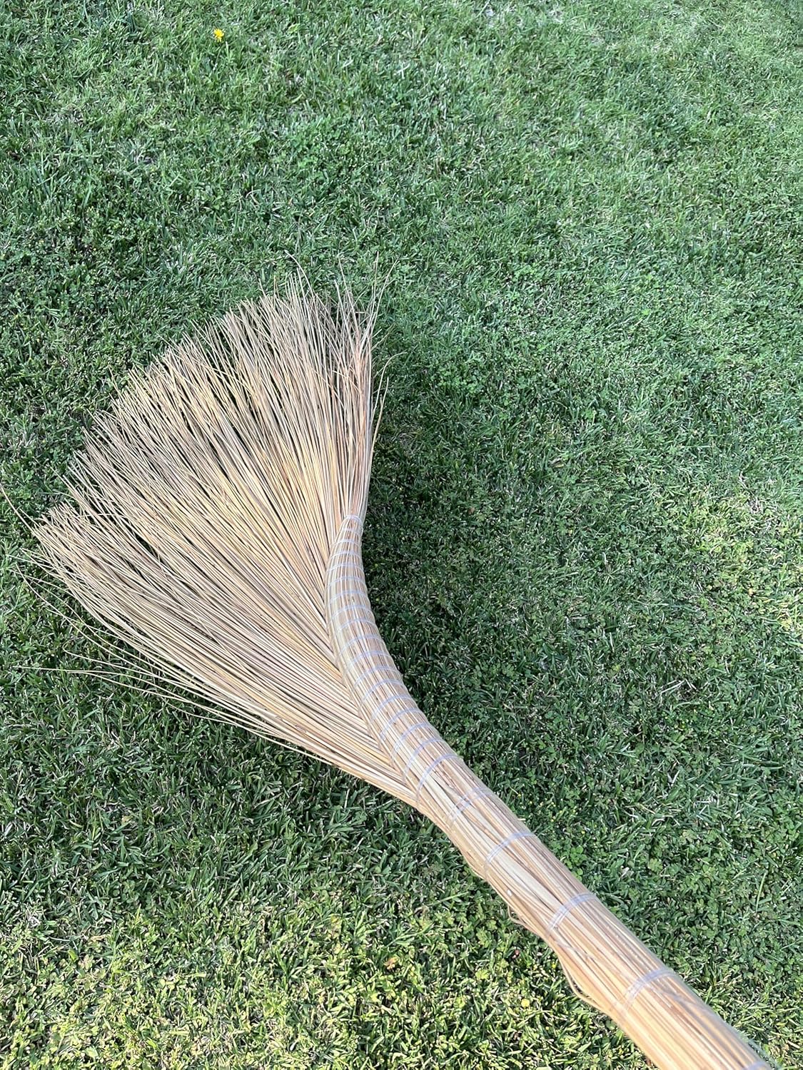 Vietnamese Natural Straw Broom/Handmade Coconut Leaf Broom for Outdoor, Patio, Driveway, Garden (45" Length)